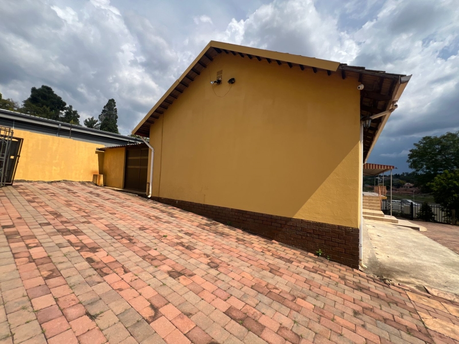 4 Bedroom Property for Sale in Waterkloof Ridge Gauteng