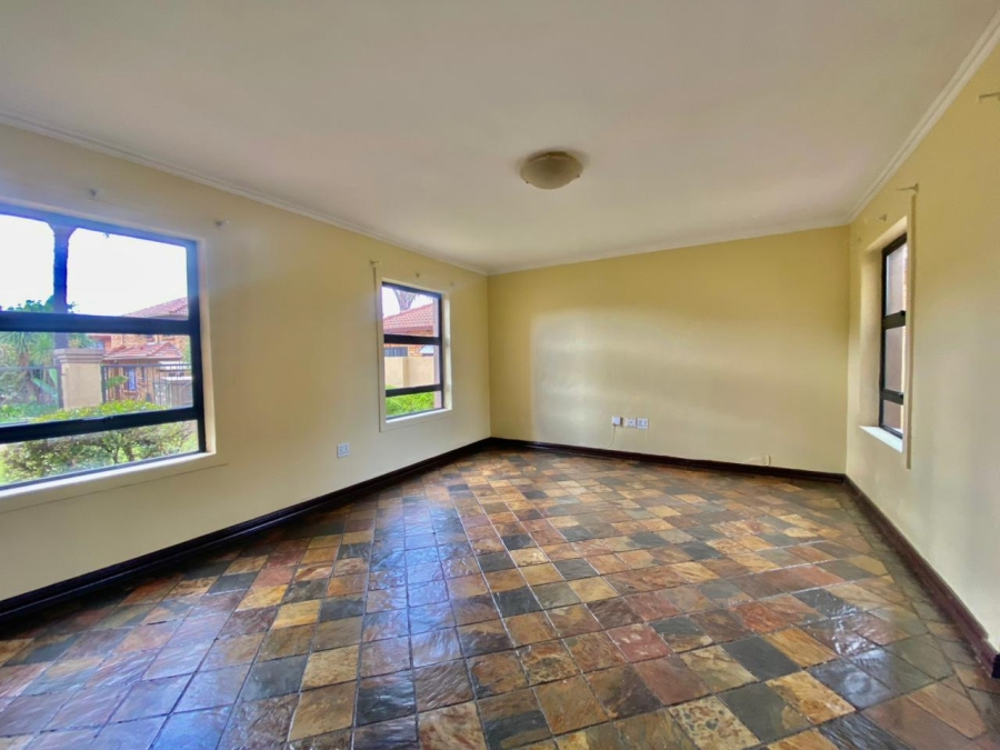 5 Bedroom Property for Sale in Amberfield Gauteng