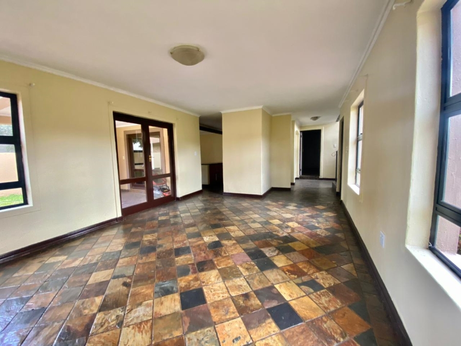 5 Bedroom Property for Sale in Amberfield Gauteng