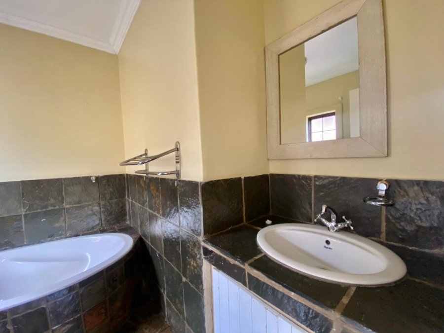 5 Bedroom Property for Sale in Amberfield Gauteng