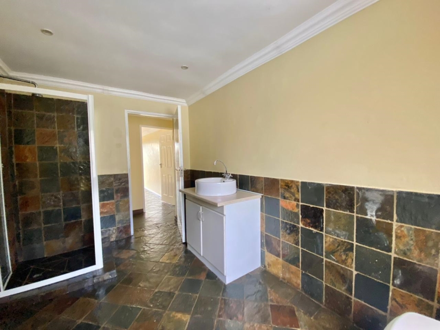 5 Bedroom Property for Sale in Amberfield Gauteng