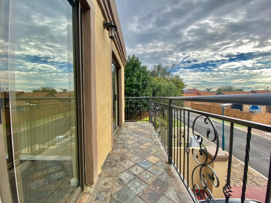 5 Bedroom Property for Sale in Amberfield Gauteng