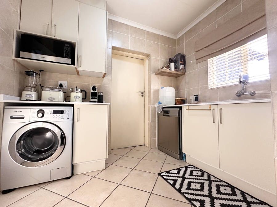 3 Bedroom Property for Sale in Thatchfield Estate Gauteng