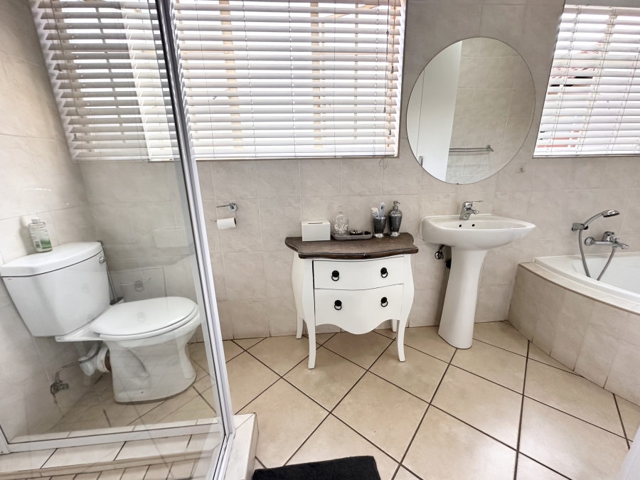 3 Bedroom Property for Sale in Thatchfield Estate Gauteng