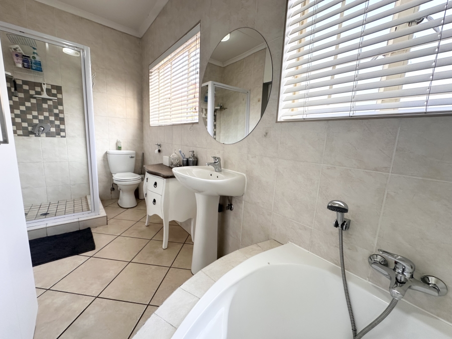 3 Bedroom Property for Sale in Thatchfield Estate Gauteng