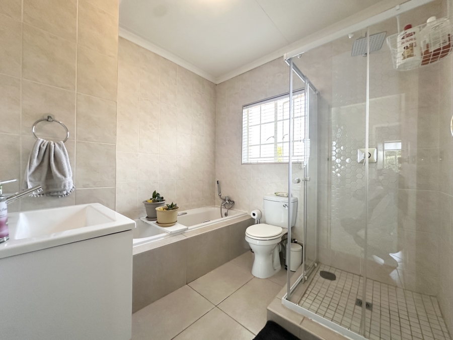 3 Bedroom Property for Sale in Thatchfield Estate Gauteng