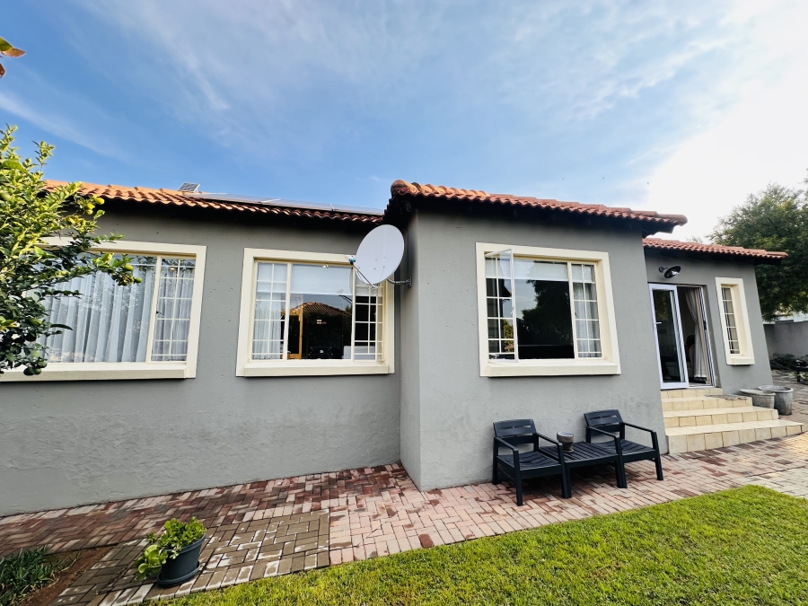 3 Bedroom Property for Sale in Thatchfield Estate Gauteng