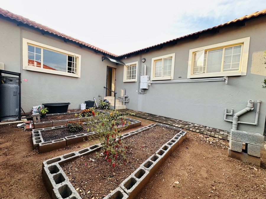 3 Bedroom Property for Sale in Thatchfield Estate Gauteng
