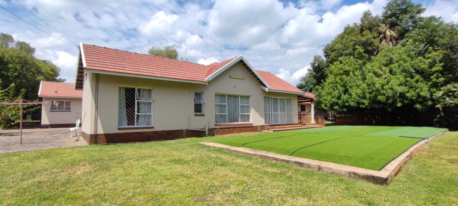 6 Bedroom Property for Sale in Eldoraigne Gauteng