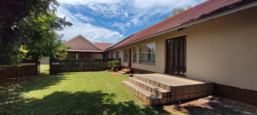 6 Bedroom Property for Sale in Eldoraigne Gauteng