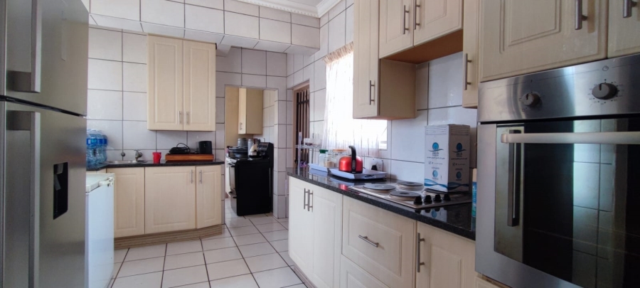 6 Bedroom Property for Sale in Eldoraigne Gauteng