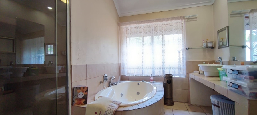 6 Bedroom Property for Sale in Eldoraigne Gauteng