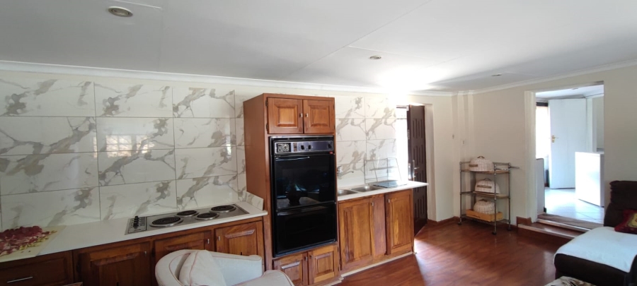 6 Bedroom Property for Sale in Eldoraigne Gauteng