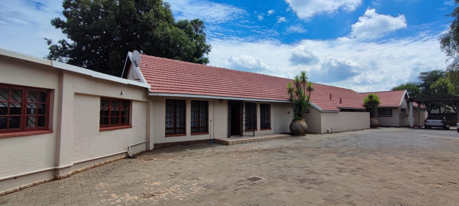 6 Bedroom Property for Sale in Eldoraigne Gauteng