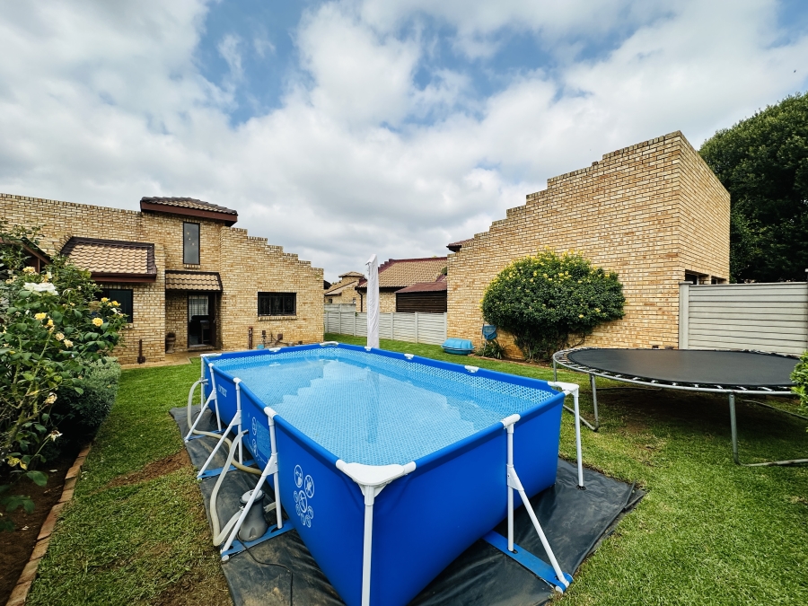 2 Bedroom Property for Sale in Kibler Park Gauteng