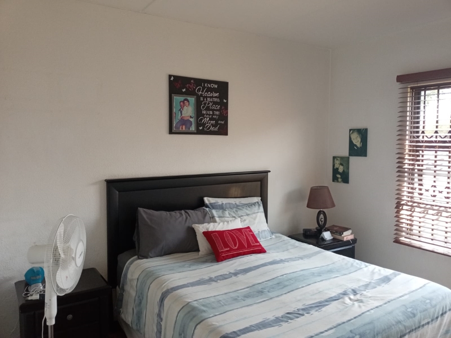 2 Bedroom Property for Sale in Albertsdal Gauteng