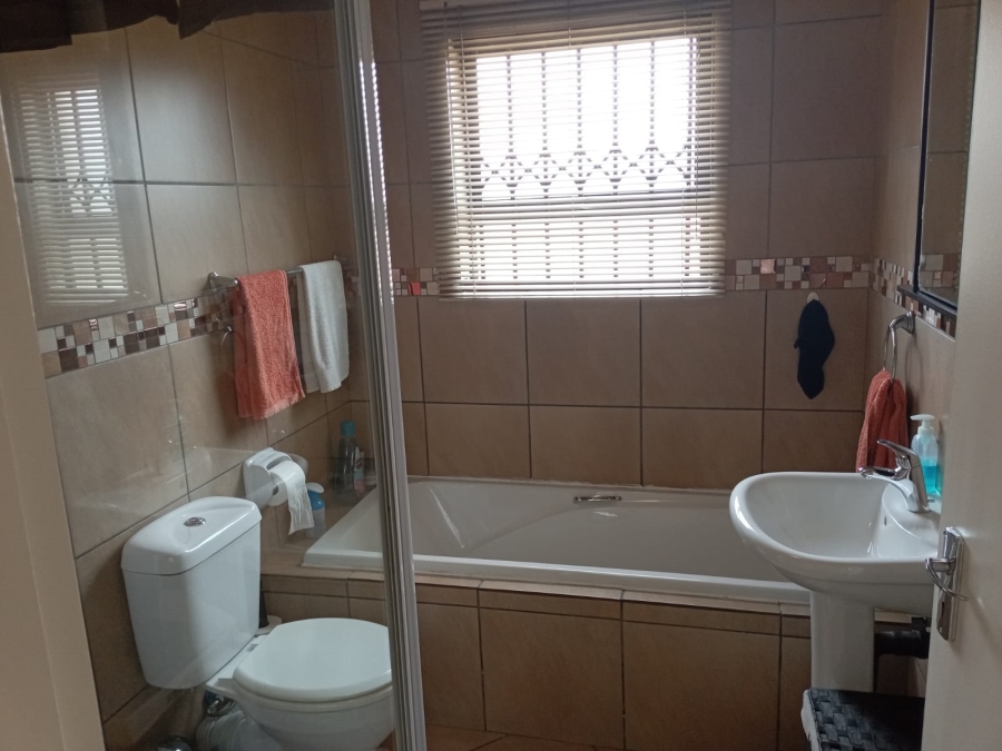 2 Bedroom Property for Sale in Albertsdal Gauteng