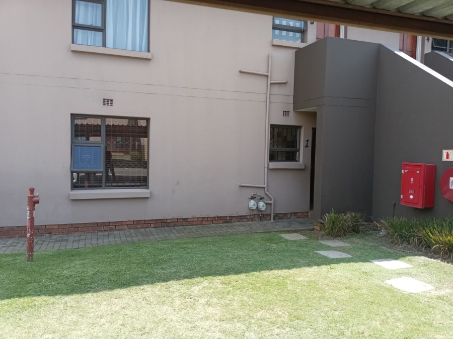 2 Bedroom Property for Sale in Albertsdal Gauteng