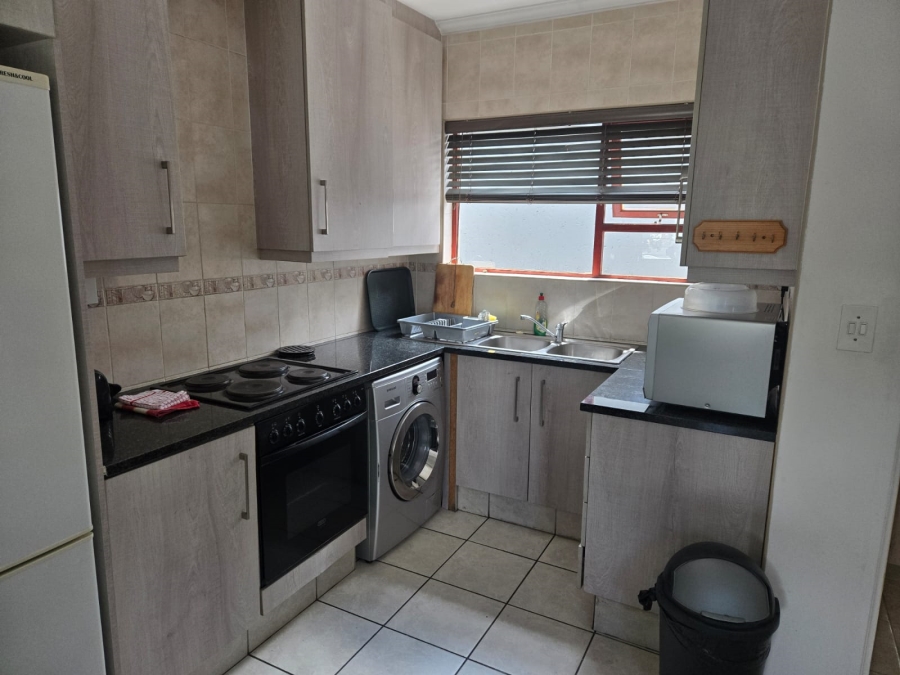 To Let 1 Bedroom Property for Rent in Parkmore Gauteng