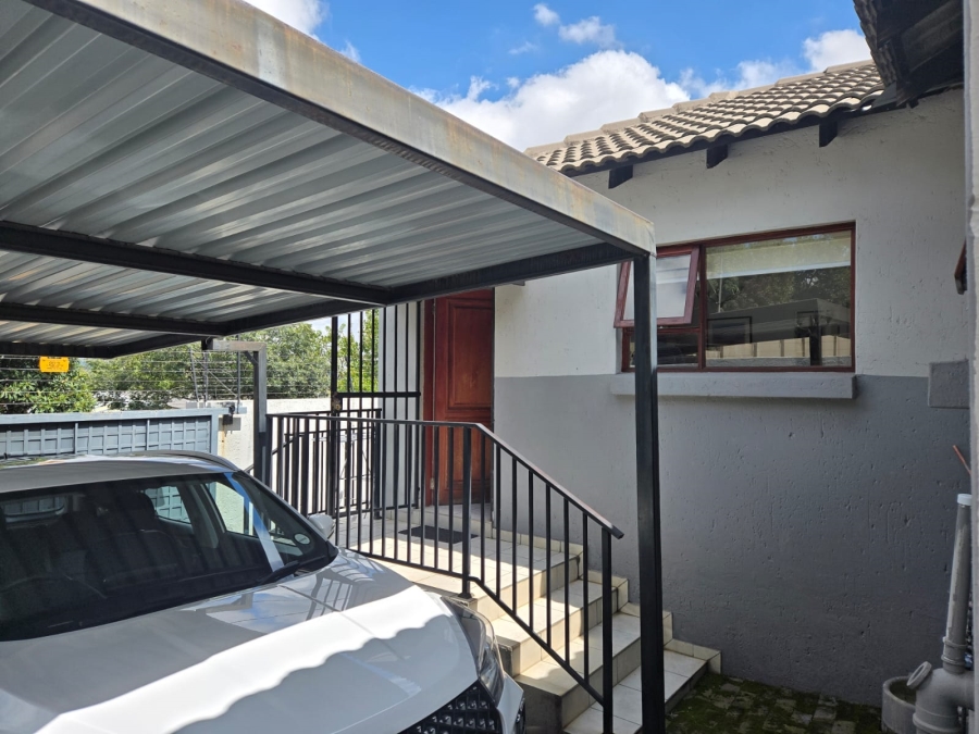 To Let 1 Bedroom Property for Rent in Parkmore Gauteng
