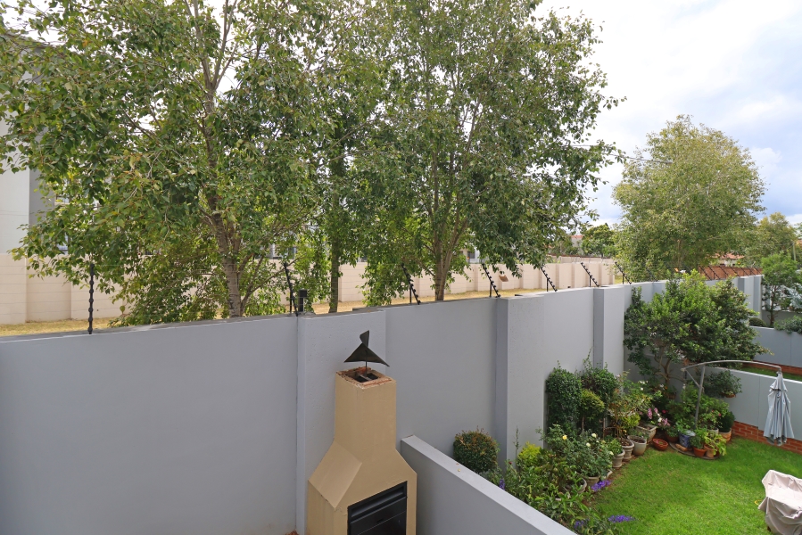 To Let 2 Bedroom Property for Rent in Broadacres Gauteng