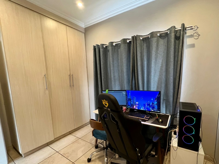 To Let 4 Bedroom Property for Rent in Equestria Gauteng