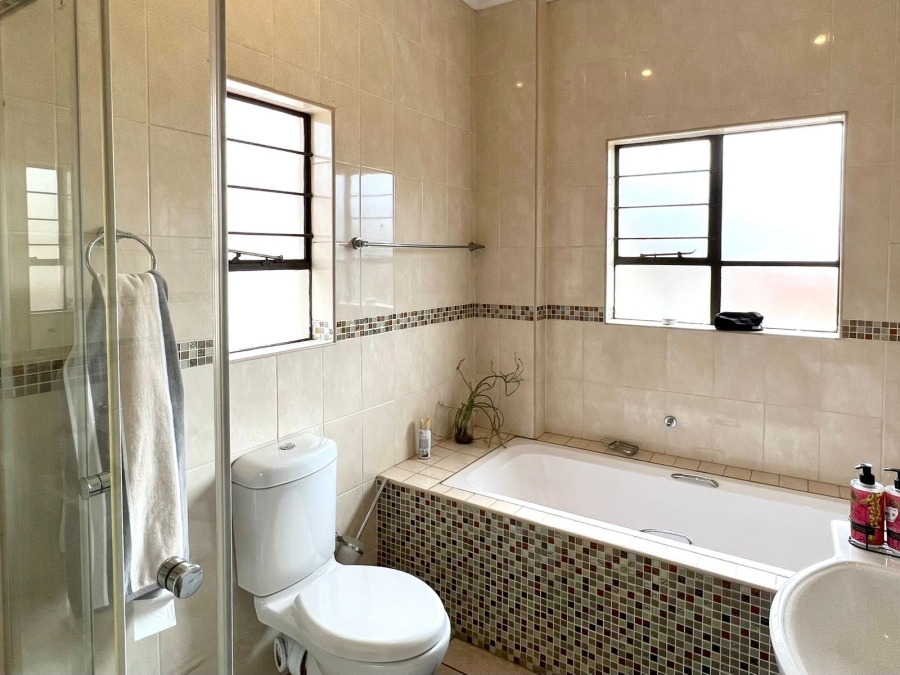 To Let 4 Bedroom Property for Rent in Equestria Gauteng