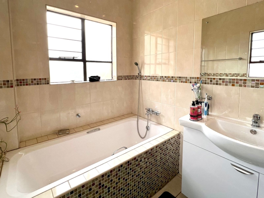 To Let 4 Bedroom Property for Rent in Equestria Gauteng