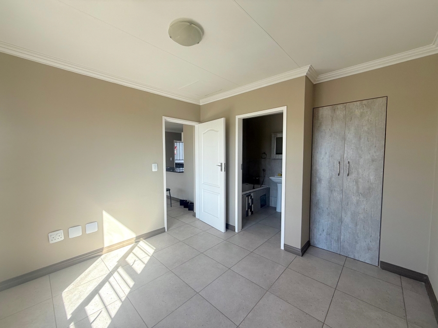 2 Bedroom Property for Sale in Amberfield Gauteng