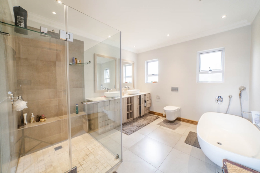 To Let 4 Bedroom Property for Rent in Helderfontein Estate Gauteng