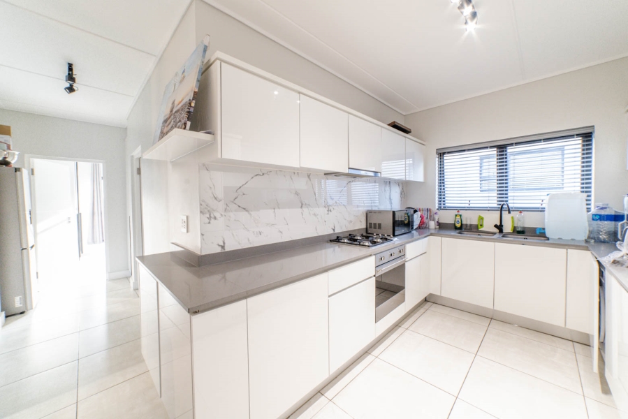 To Let 3 Bedroom Property for Rent in The Polofields Gauteng