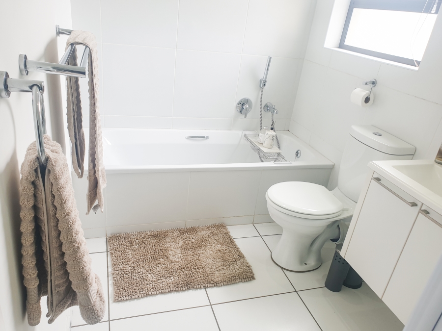 To Let 1 Bedroom Property for Rent in Fourways Gauteng