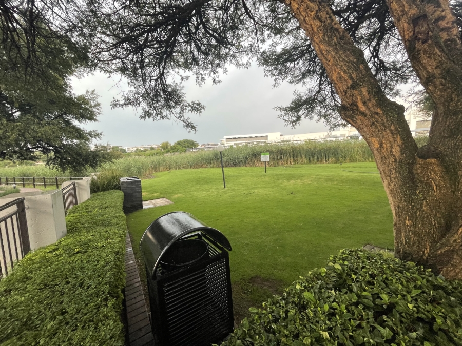 To Let 1 Bedroom Property for Rent in Fourways Gauteng