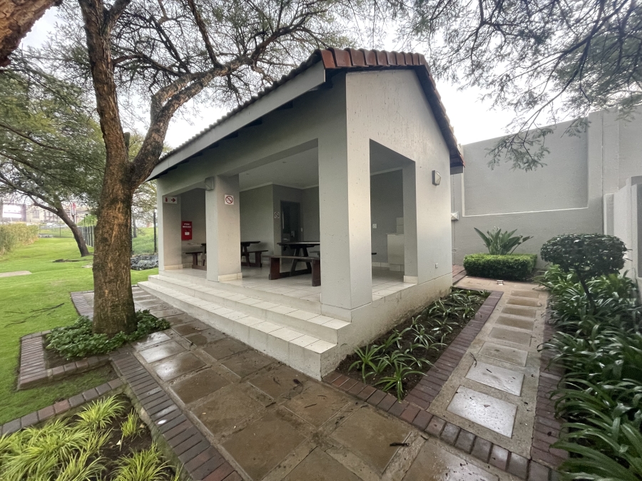 To Let 1 Bedroom Property for Rent in Fourways Gauteng