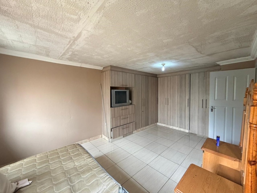 To Let 4 Bedroom Property for Rent in Olievenhoutbosch Gauteng