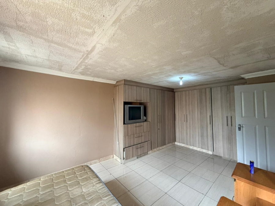 To Let 4 Bedroom Property for Rent in Olievenhoutbosch Gauteng