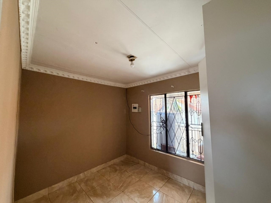 To Let 4 Bedroom Property for Rent in Olievenhoutbosch Gauteng