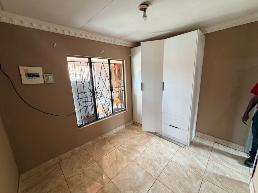 To Let 4 Bedroom Property for Rent in Olievenhoutbosch Gauteng