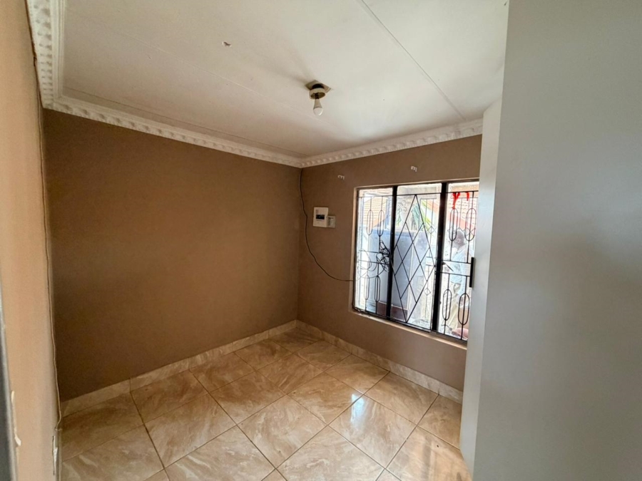 To Let 4 Bedroom Property for Rent in Olievenhoutbosch Gauteng