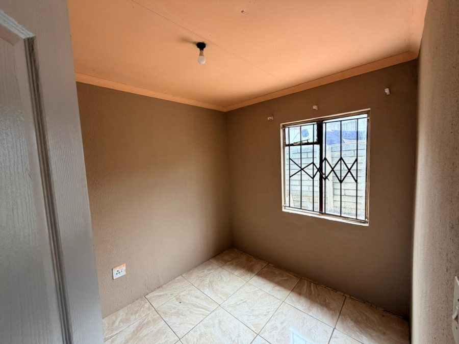 To Let 4 Bedroom Property for Rent in Olievenhoutbosch Gauteng