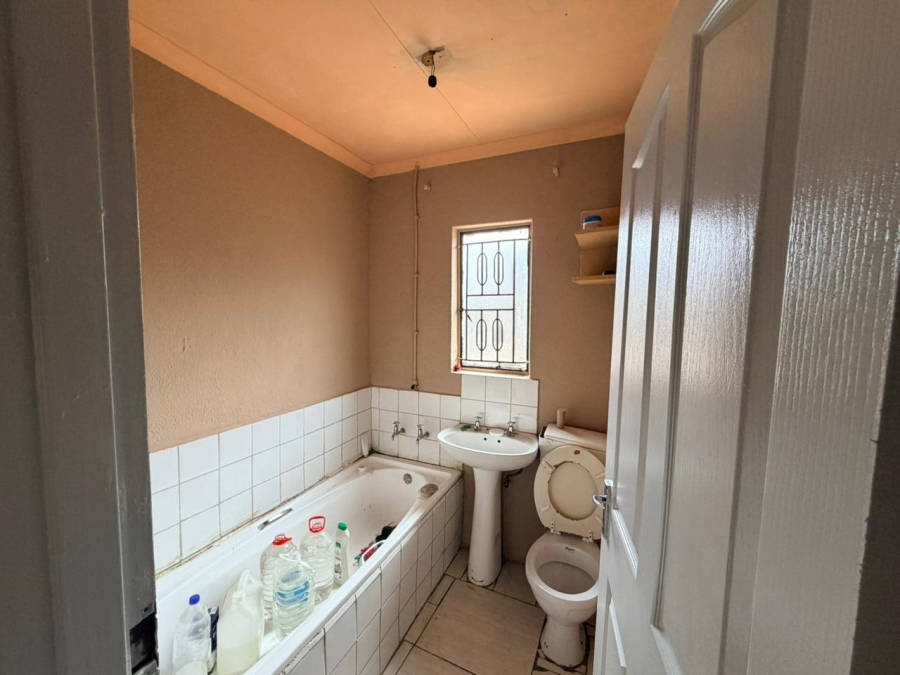 To Let 4 Bedroom Property for Rent in Olievenhoutbosch Gauteng