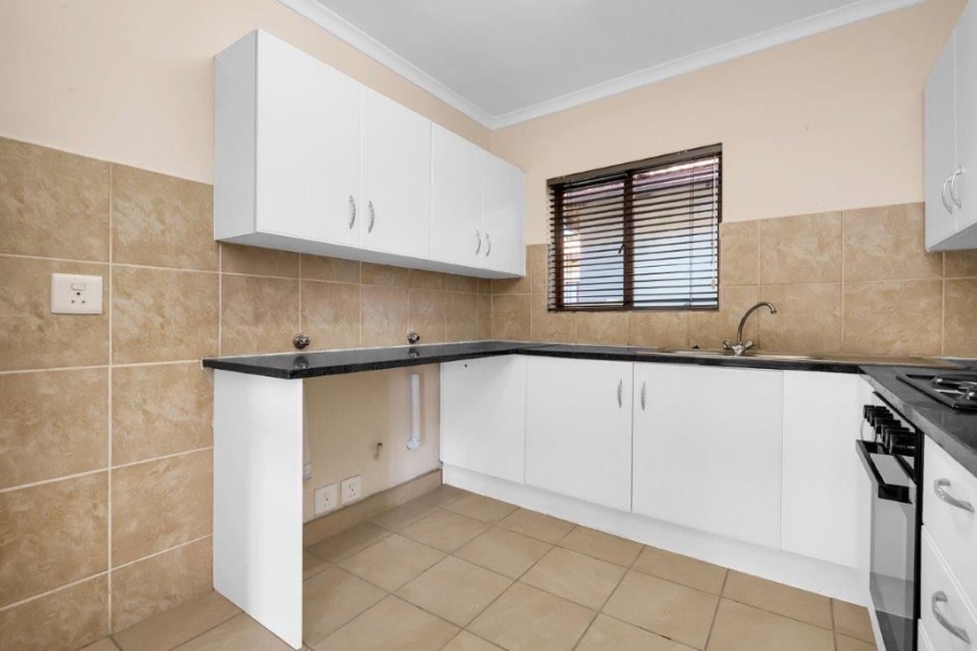 To Let 2 Bedroom Property for Rent in Broadacres Gauteng
