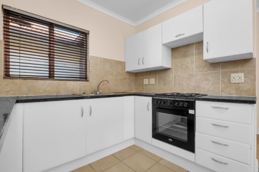 To Let 2 Bedroom Property for Rent in Broadacres Gauteng