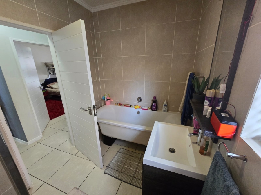 To Let 3 Bedroom Property for Rent in Greenstone Hill Gauteng