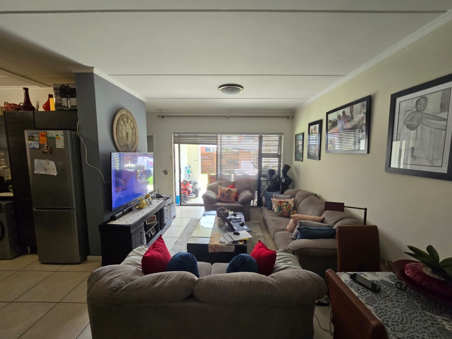 To Let 3 Bedroom Property for Rent in Greenstone Hill Gauteng
