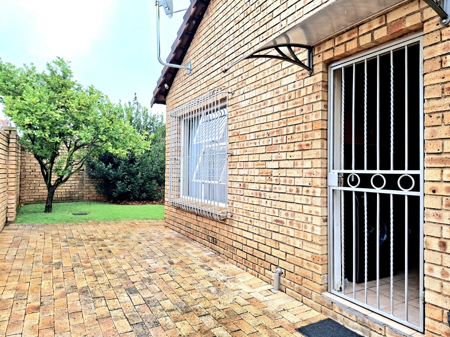 2 Bedroom Property for Sale in Willowbrook Gauteng