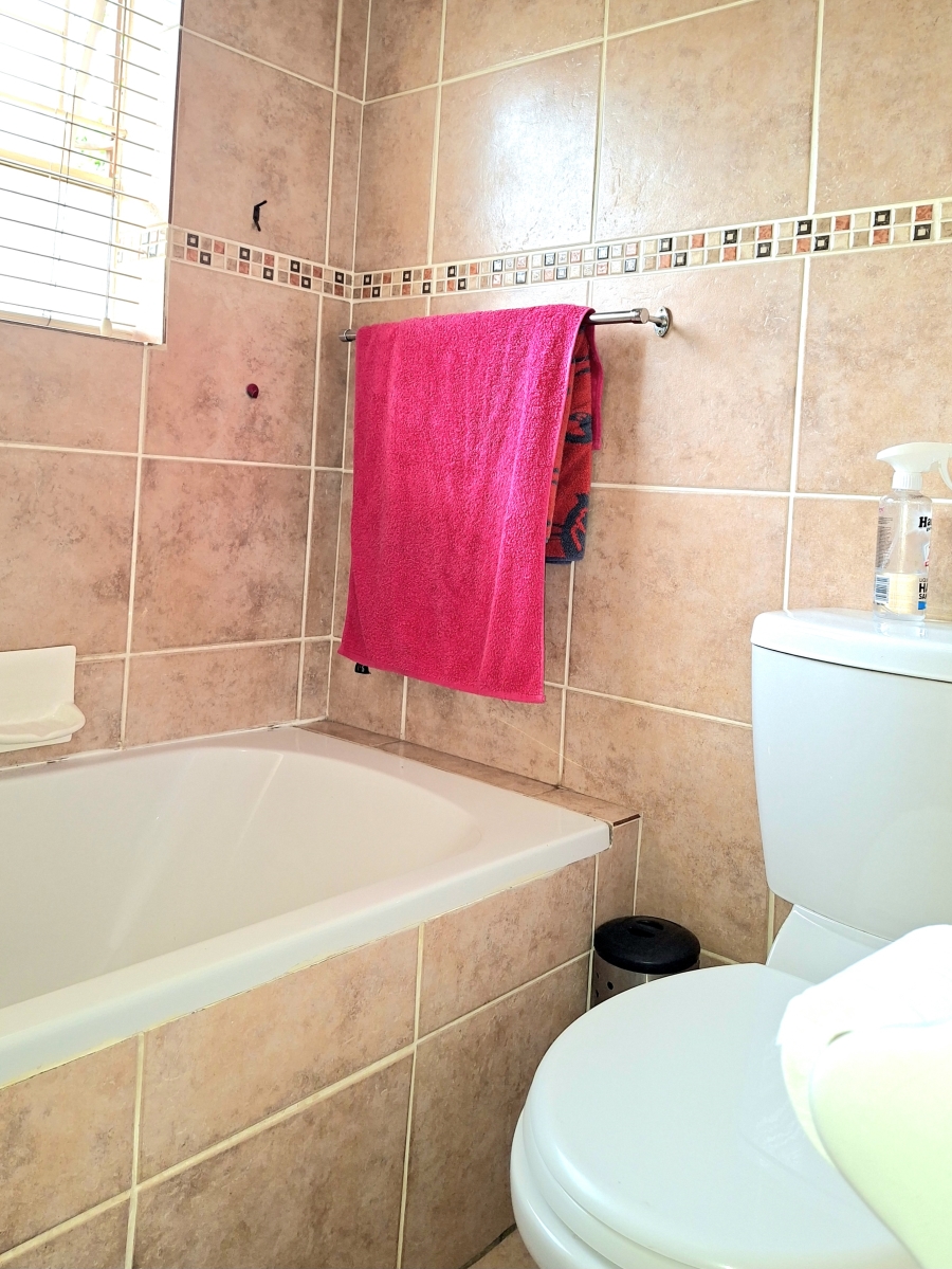 2 Bedroom Property for Sale in Willowbrook Gauteng