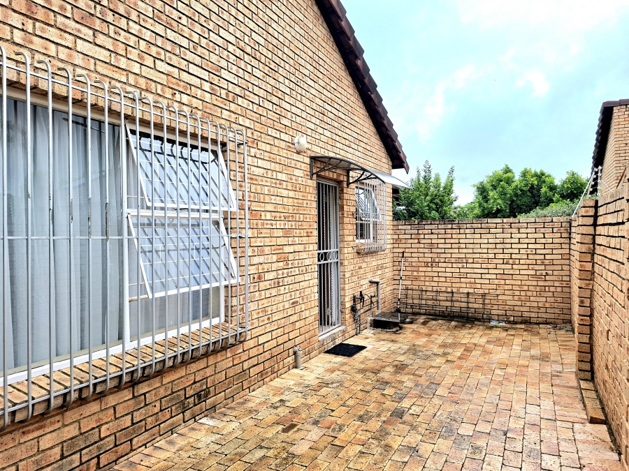 2 Bedroom Property for Sale in Willowbrook Gauteng