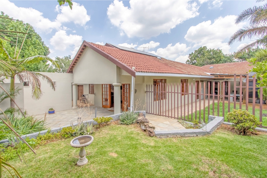 4 Bedroom Property for Sale in Linden Gauteng