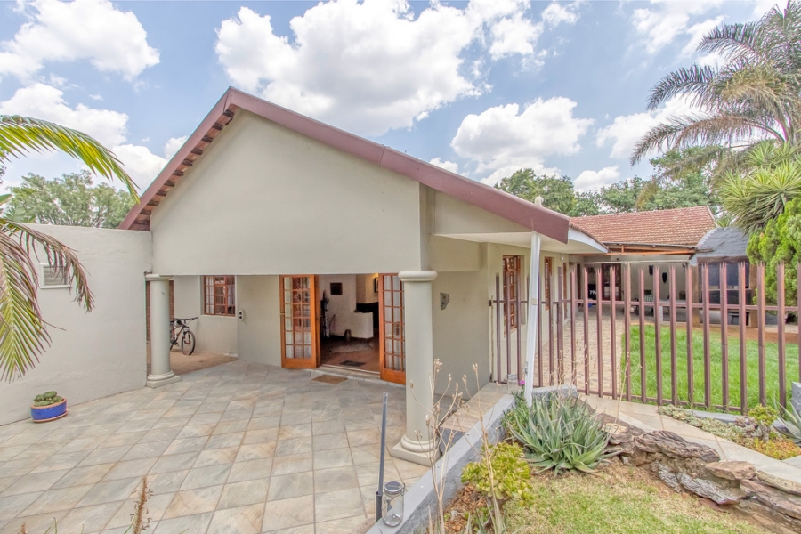 4 Bedroom Property for Sale in Linden Gauteng